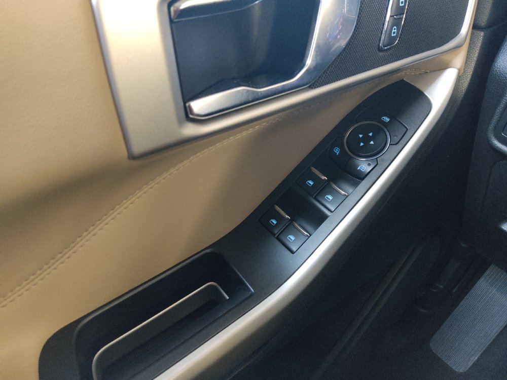 Used 2020 Ford Explorer XLT w/ Equipment Group 202A image 27