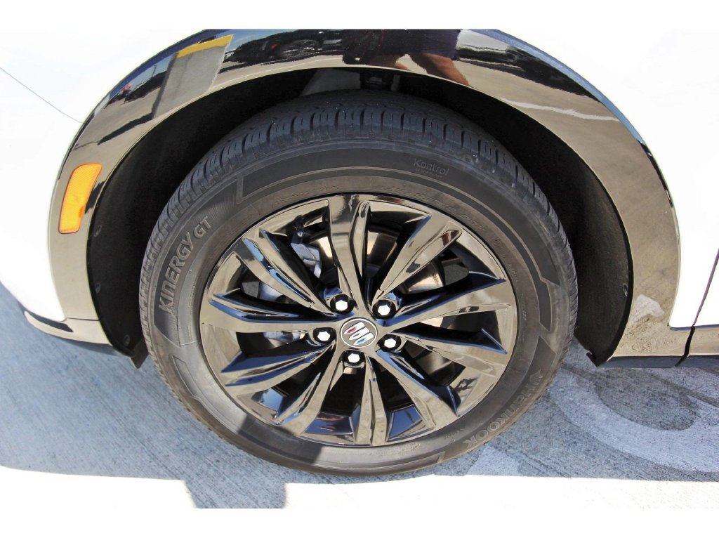 Used 2025 Buick Envista Sport Touring w/ Convenience II Package FWD image 29