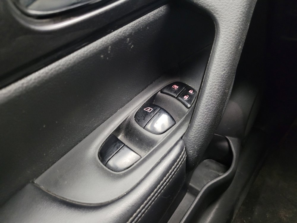 Used 2018 Nissan Rogue SV image 27