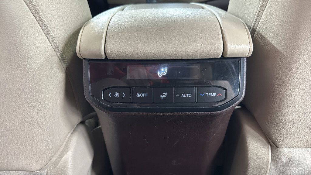 Used 2020 Toyota Highlander Limited AWD/4WD image 37