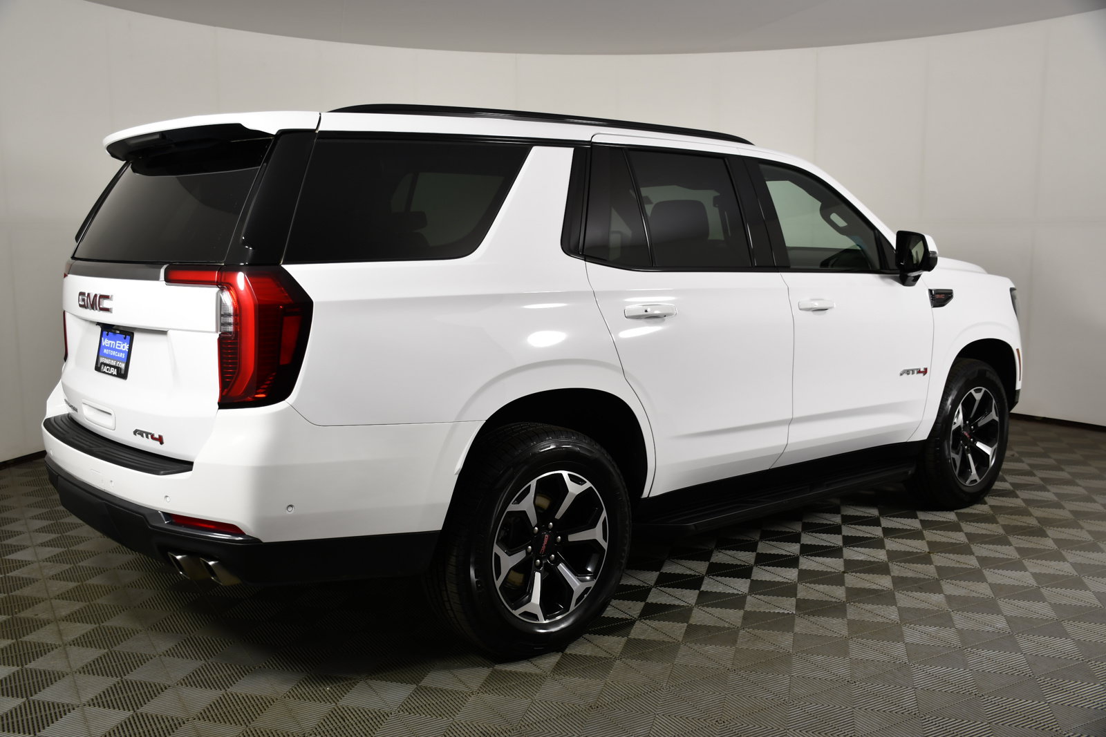 Used 2025 GMC Yukon AT4 AWD/4WD image 6
