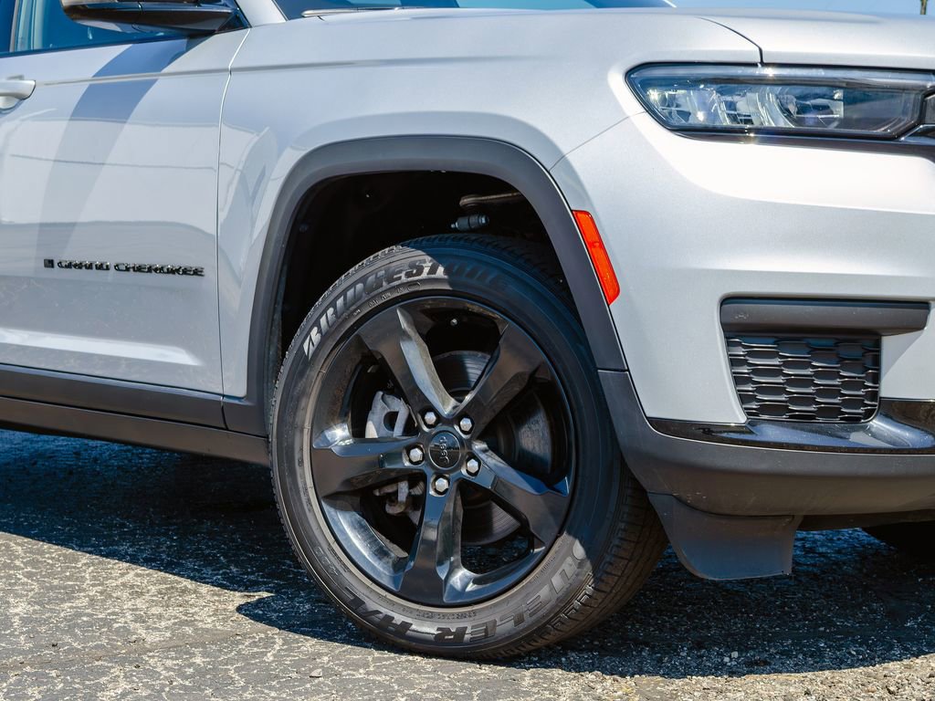 Used 2023 Jeep Grand Cherokee L Laredo image 13