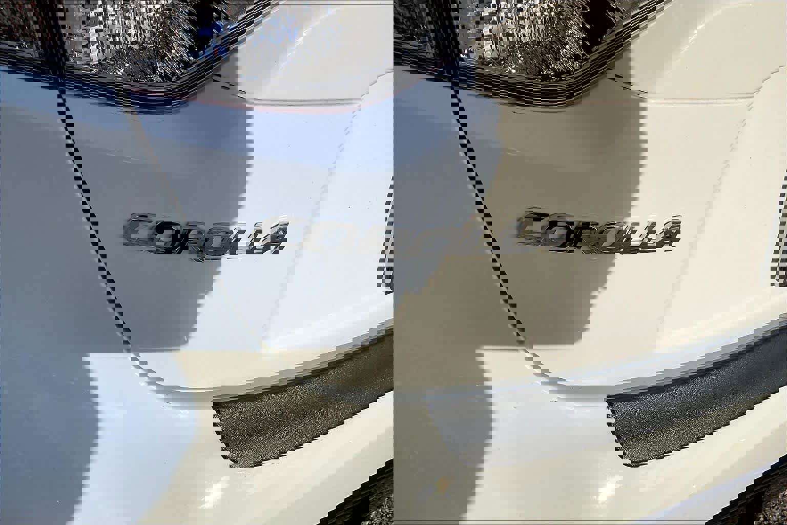 Used 2024 Toyota Corolla SE w/ SE Package image 31