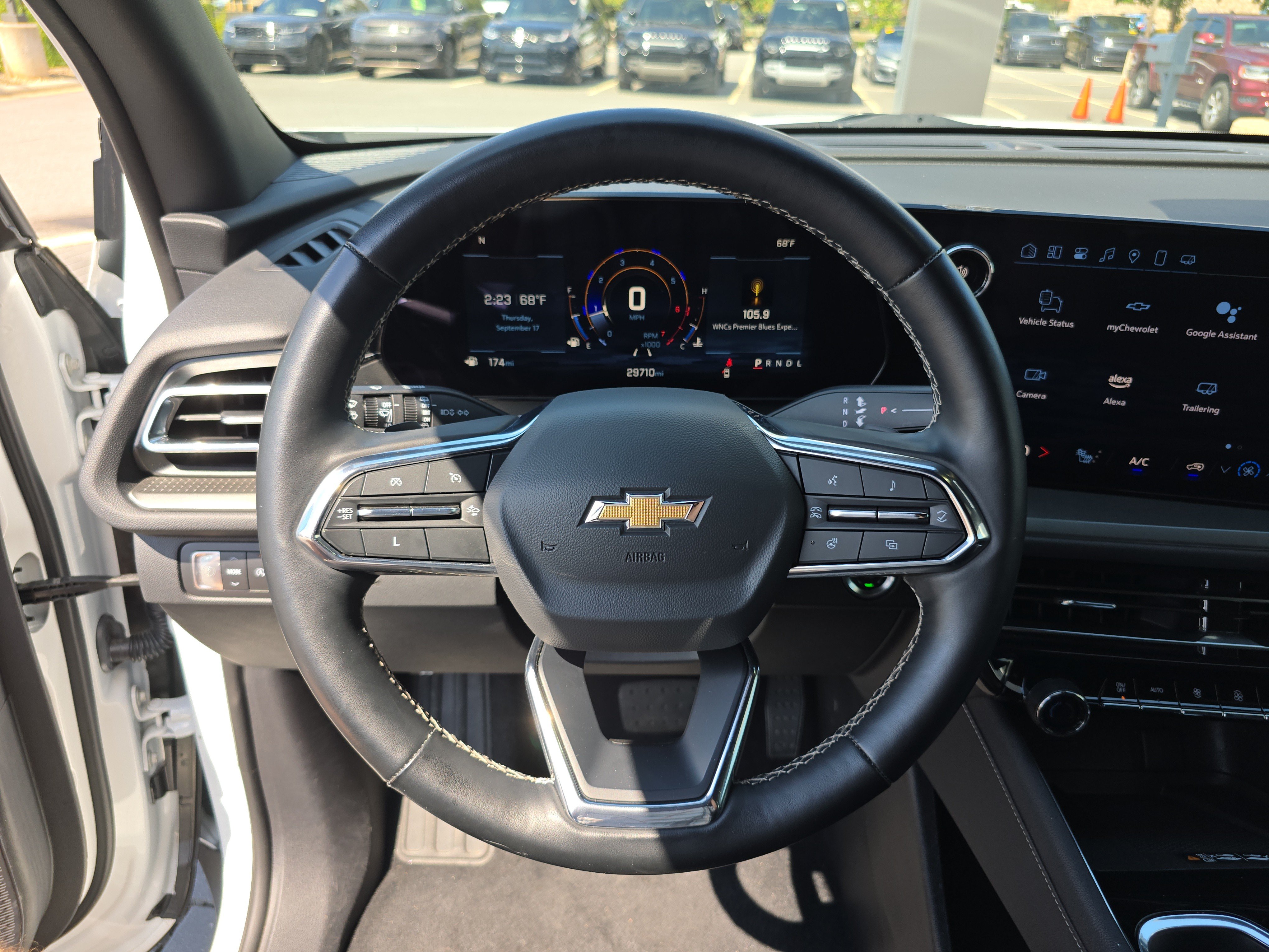 Used 2025 Chevrolet Traverse LT FWD image 29