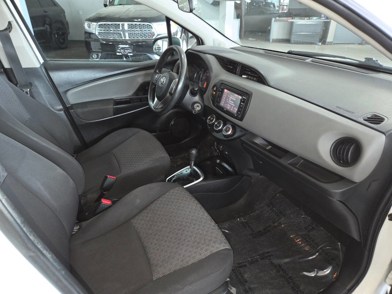 Used 2017 Toyota Yaris L FWD image 27