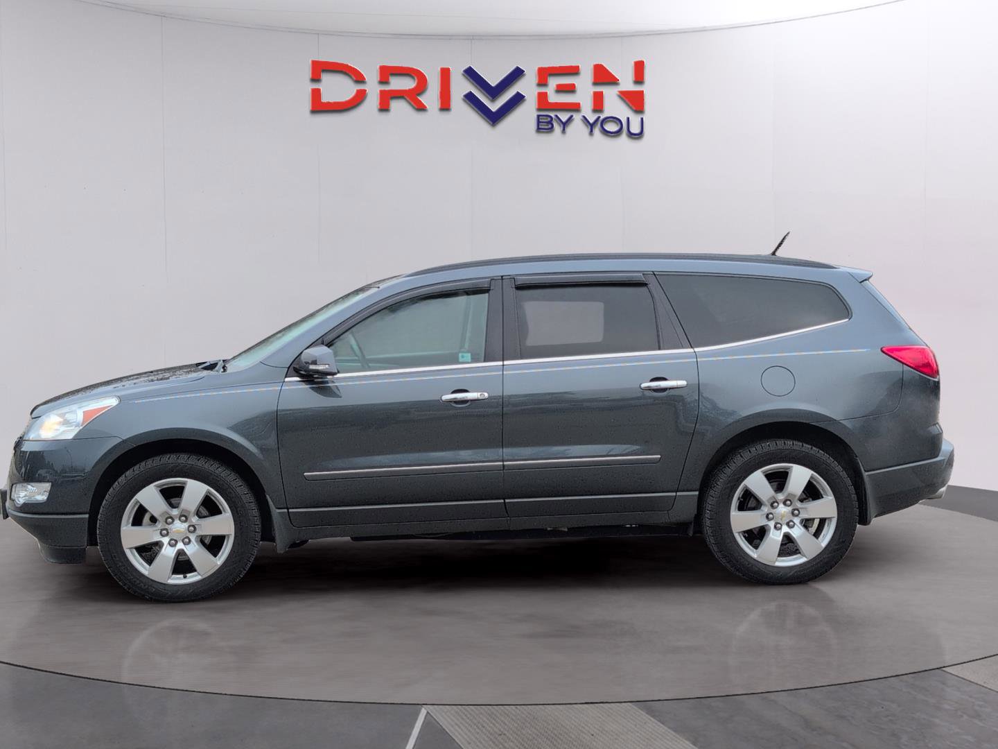 Used 2011 Chevrolet Traverse LTZ image 2
