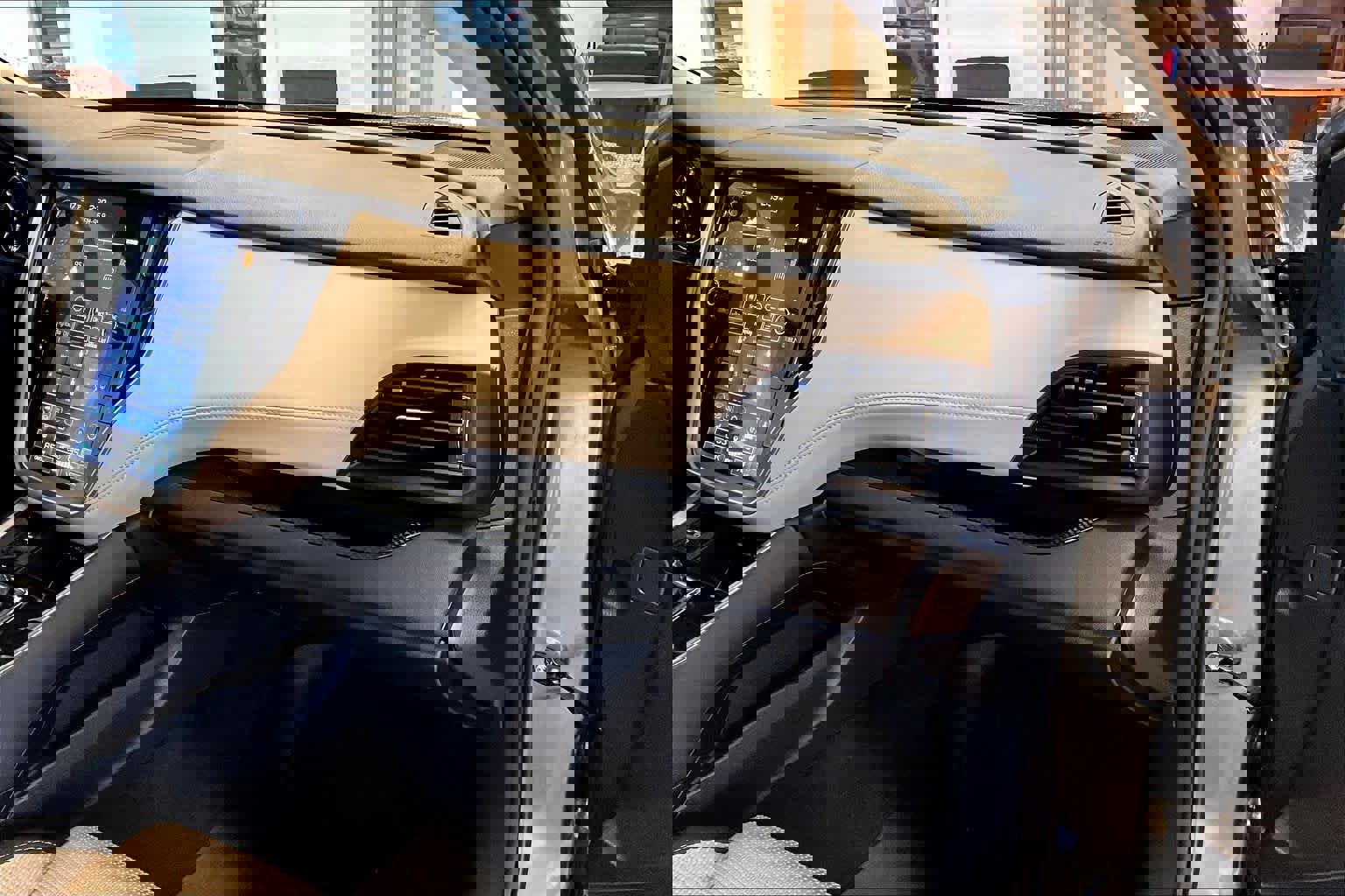 Used 2025 Subaru Outback Premium image 19