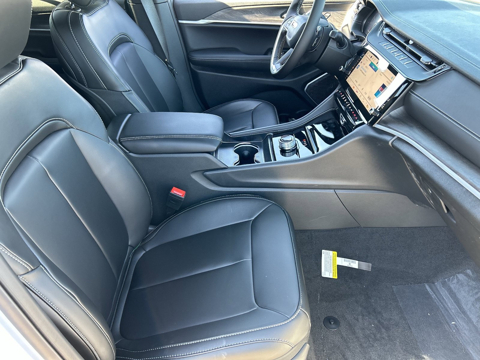 New 2026 Jeep Grand Cherokee Limited w/ Limited Altitude Package RWD image 9