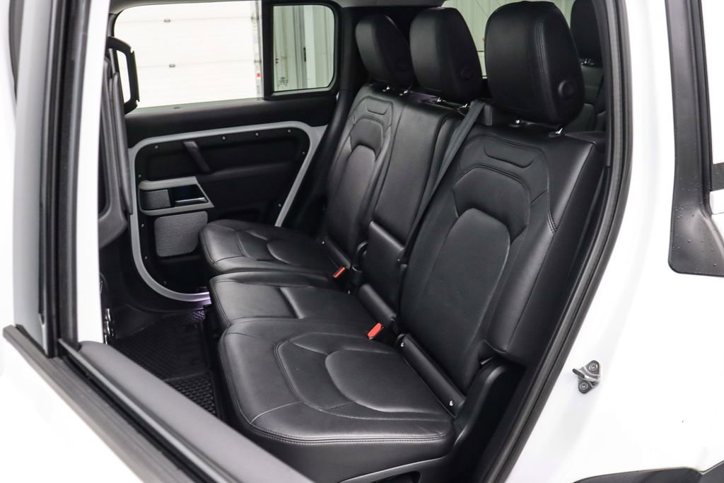Used 2023 Land Rover Defender 130 SE image 22