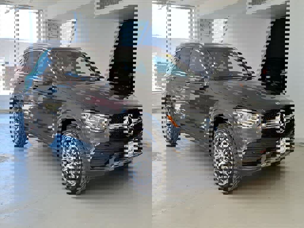 Used 2022 Mercedes-Benz GLC 300 4MATIC image 3