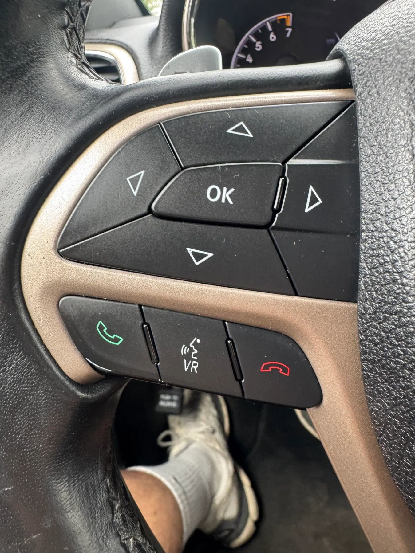 Used 2014 Jeep Grand Cherokee Laredo AWD/4WD image 11