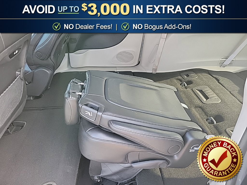 Used 2024 Chrysler Pacifica Touring-L FWD image 13