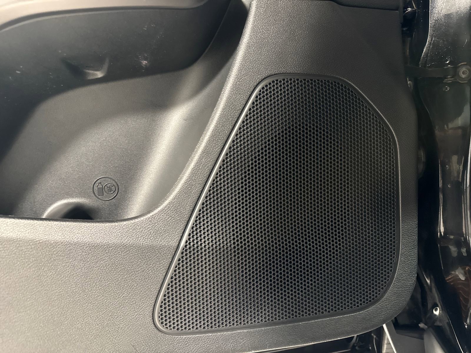 Used 2020 Jeep Cherokee Latitude w/ Cold Weather Group image 28