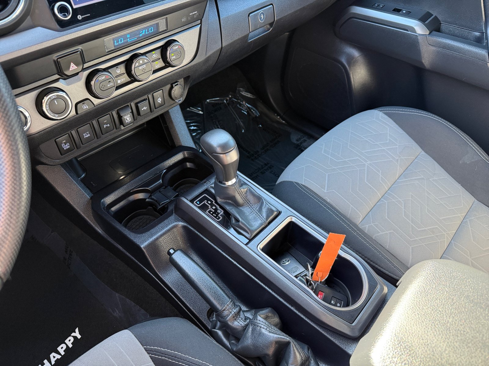 Used 2023 Toyota Tacoma TRD Off-Road w/ Advanced Technology Package AWD/4WD image 13