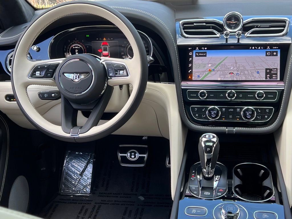 Used 2025 Bentley Bentayga image 4