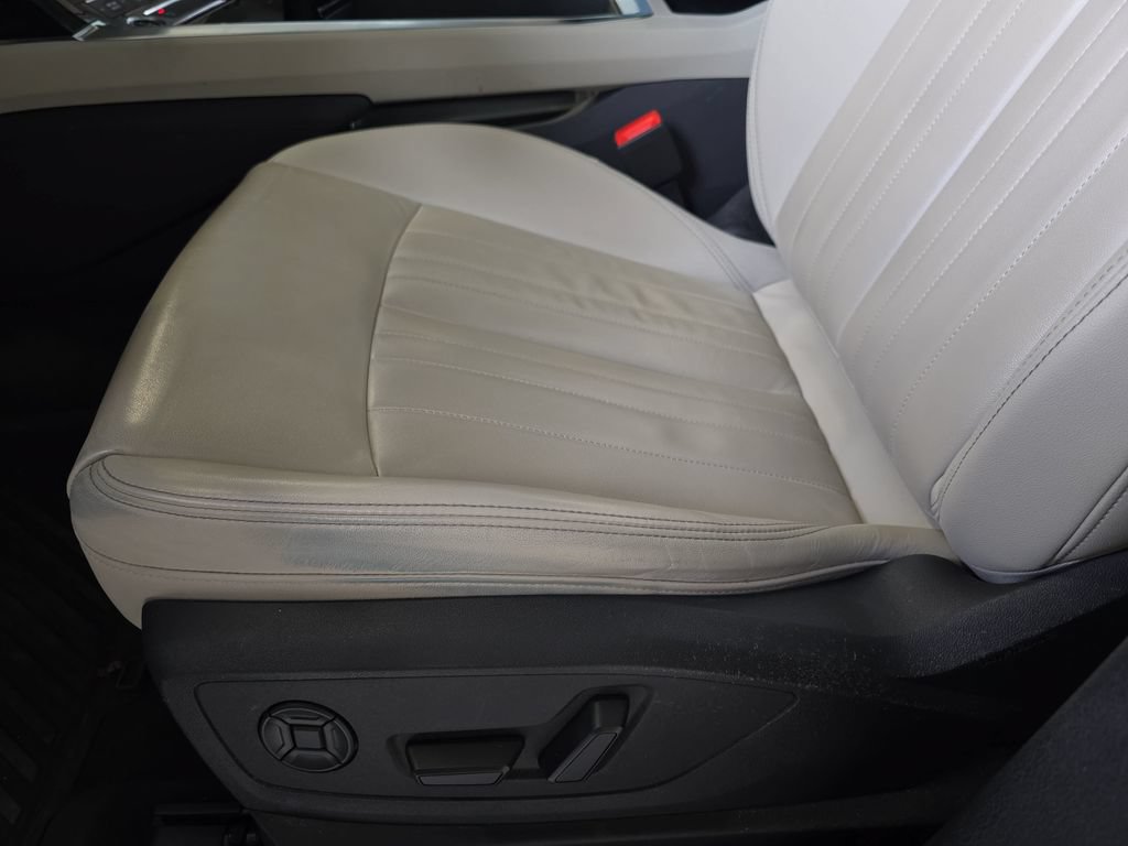 Used 2024 Audi Q8 e-tron Premium Plus AWD/4WD image 29