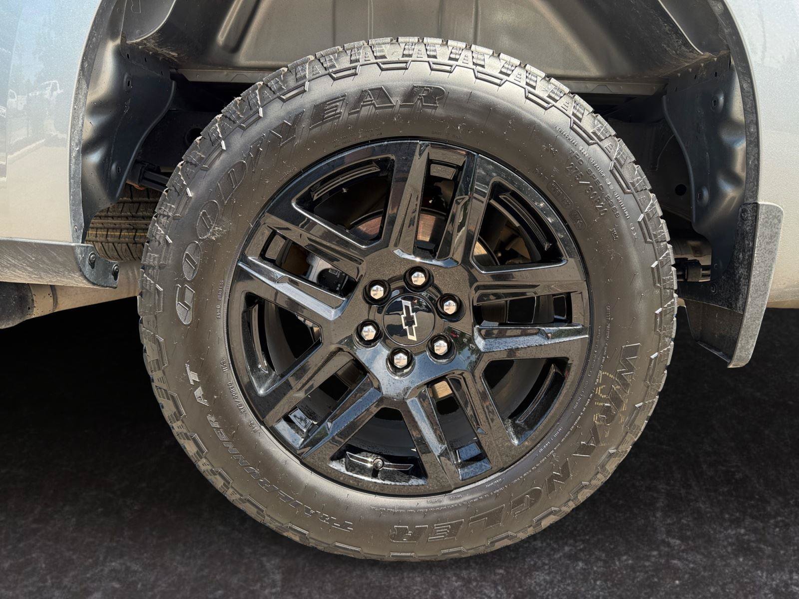 Used 2026 Chevrolet Silverado 1500 Custom w/ Turbomax Blackout Package AWD/4WD image 28