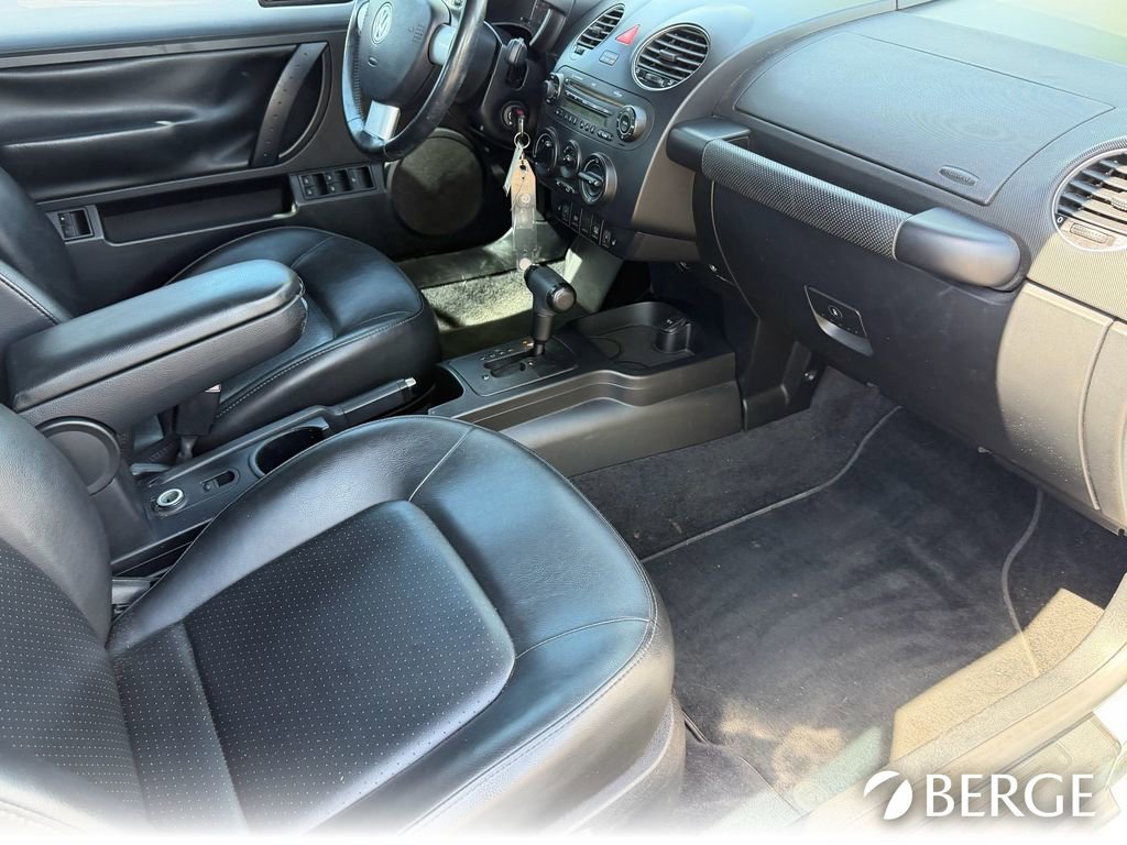 Used 2010 Volkswagen Beetle Final Edition FWD image 13
