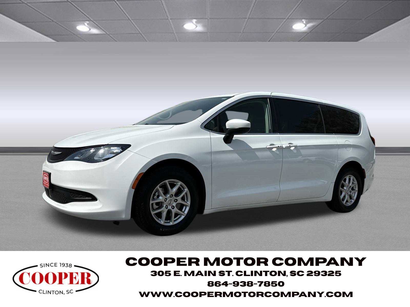 Used 2023 Chrysler Voyager LX image 3