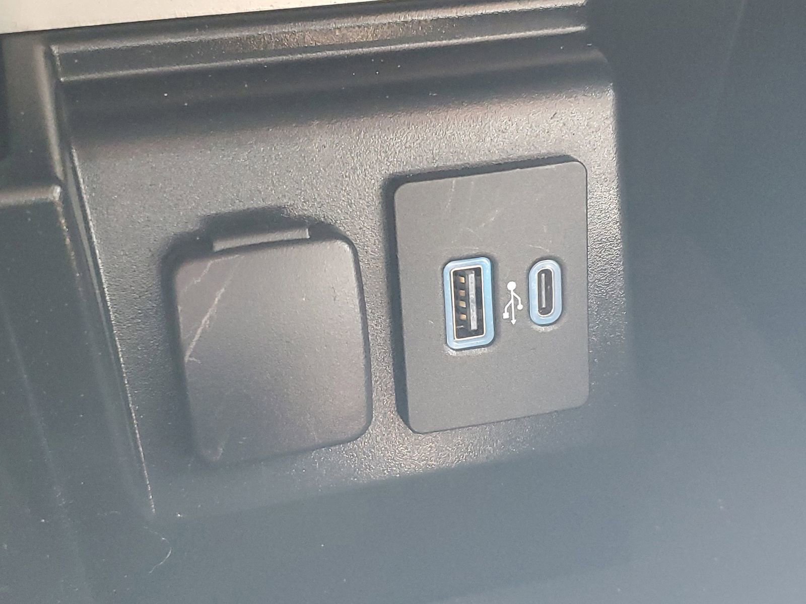 Certified 2023 Ford Explorer XLT image 28