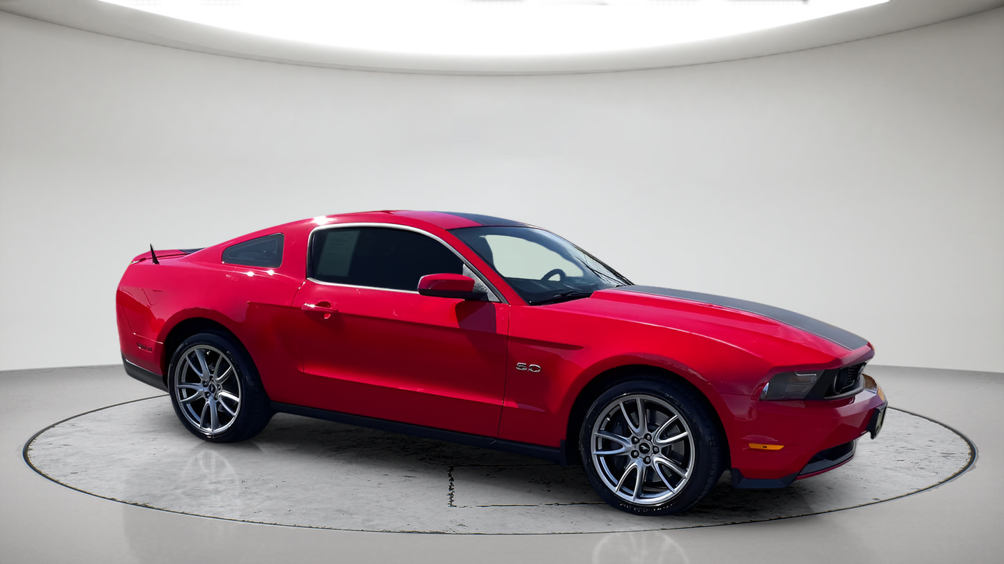 Used 2011 Ford Mustang GT Premium w/ Brembo Brake Pkg RWD image 2