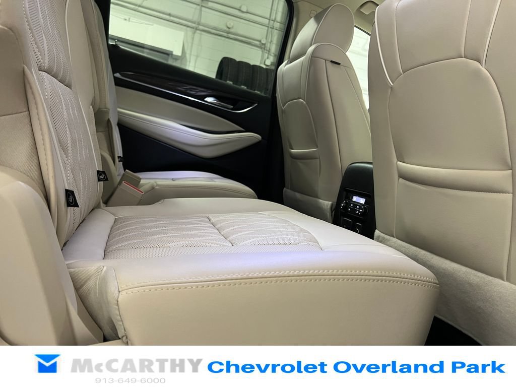 Used 2022 Buick Enclave Avenir w/ Avenir Technology Package AWD/4WD image 35
