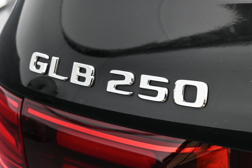 Used 2025 Mercedes-Benz GLB 250 image 35