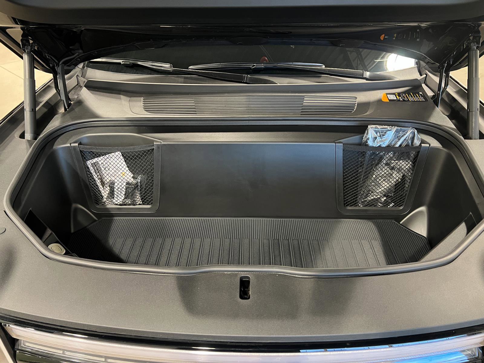 Used 2025 Rivian R1S Premium image 47