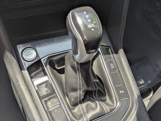Used 2023 Volkswagen Tiguan SE R-Line image 12