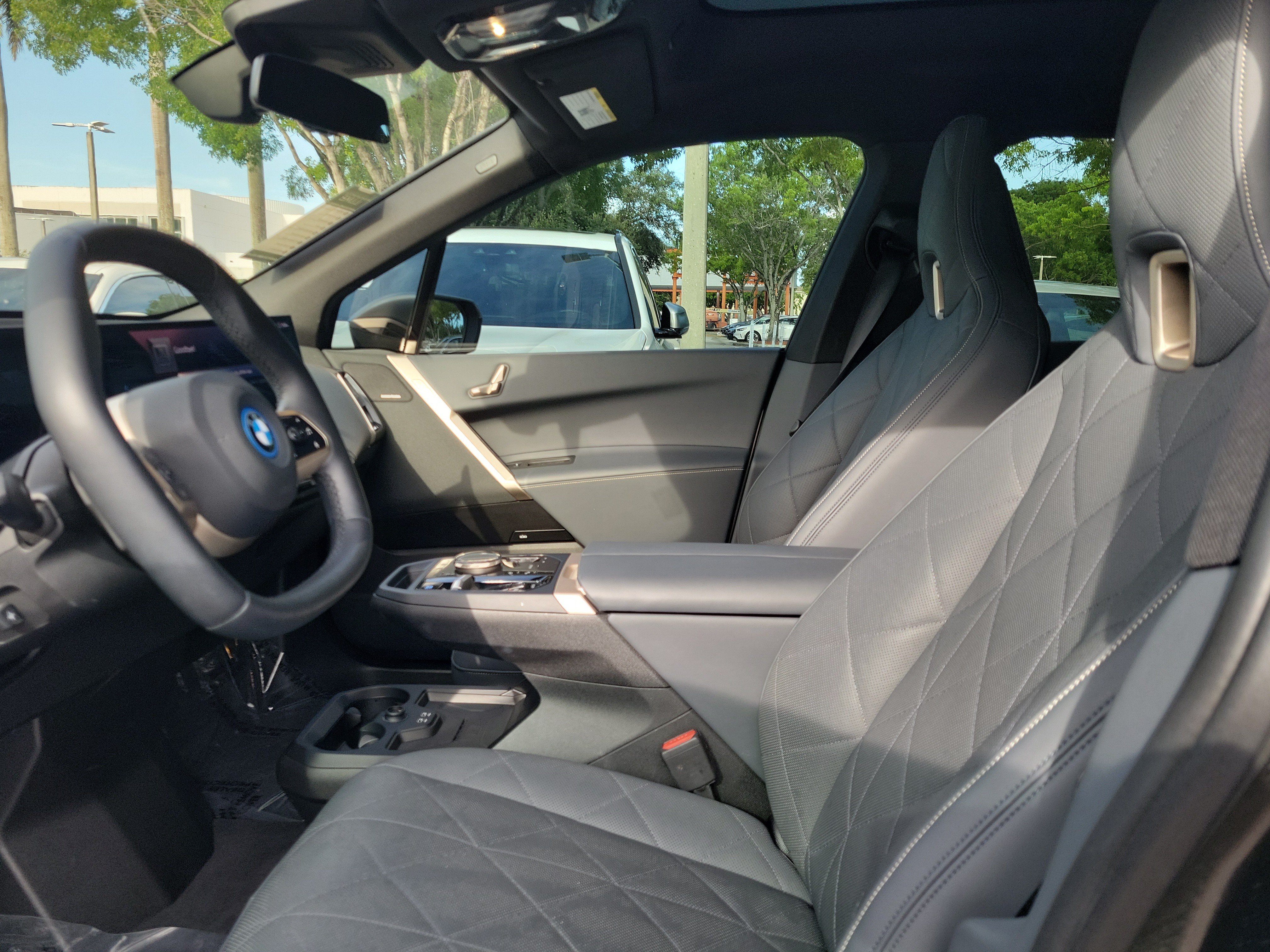 Used 2025 BMW iX xDrive50 AWD/4WD image 13