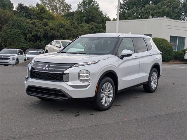 New 2025 Mitsubishi Outlander ES image 8