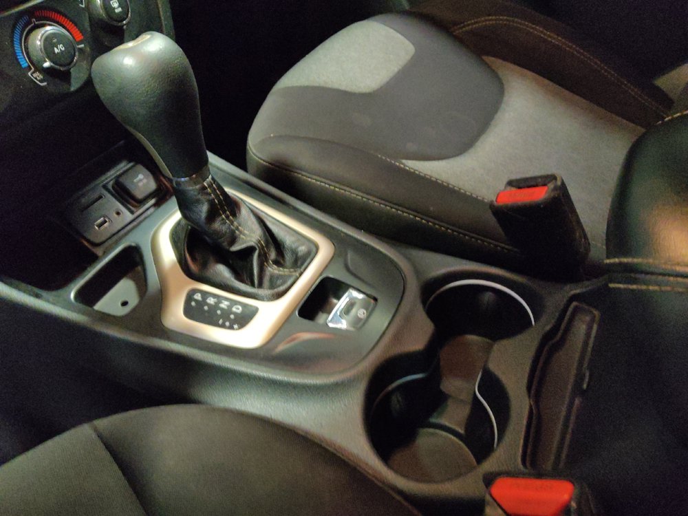 Used 2015 Jeep Cherokee Sport FWD image 26