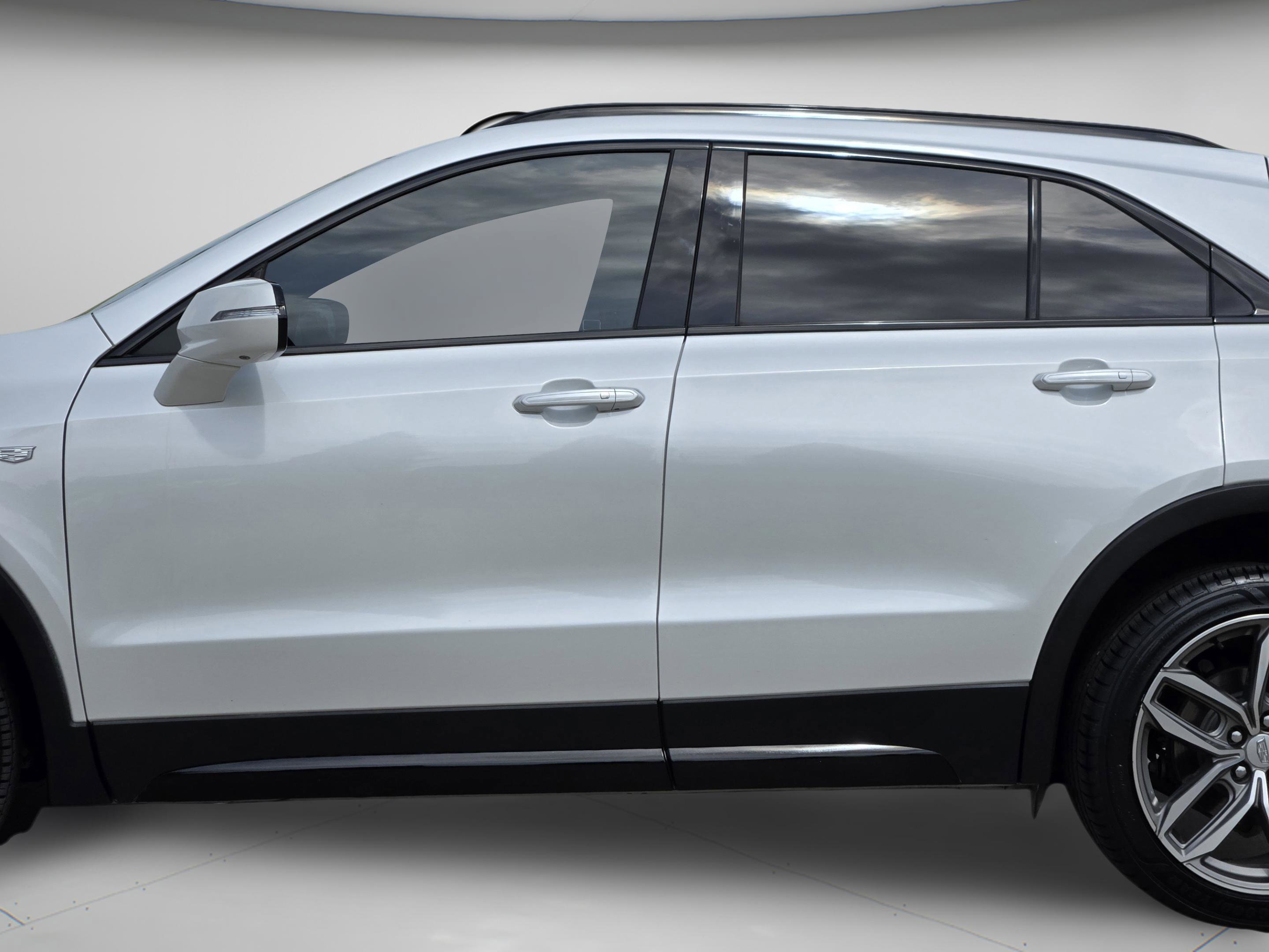 Used 2023 Cadillac XT4 Sport w/ Enhanced Visibility Package image 28