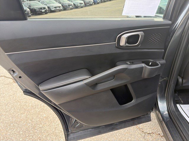 Used 2022 Kia Sorento LX image 12