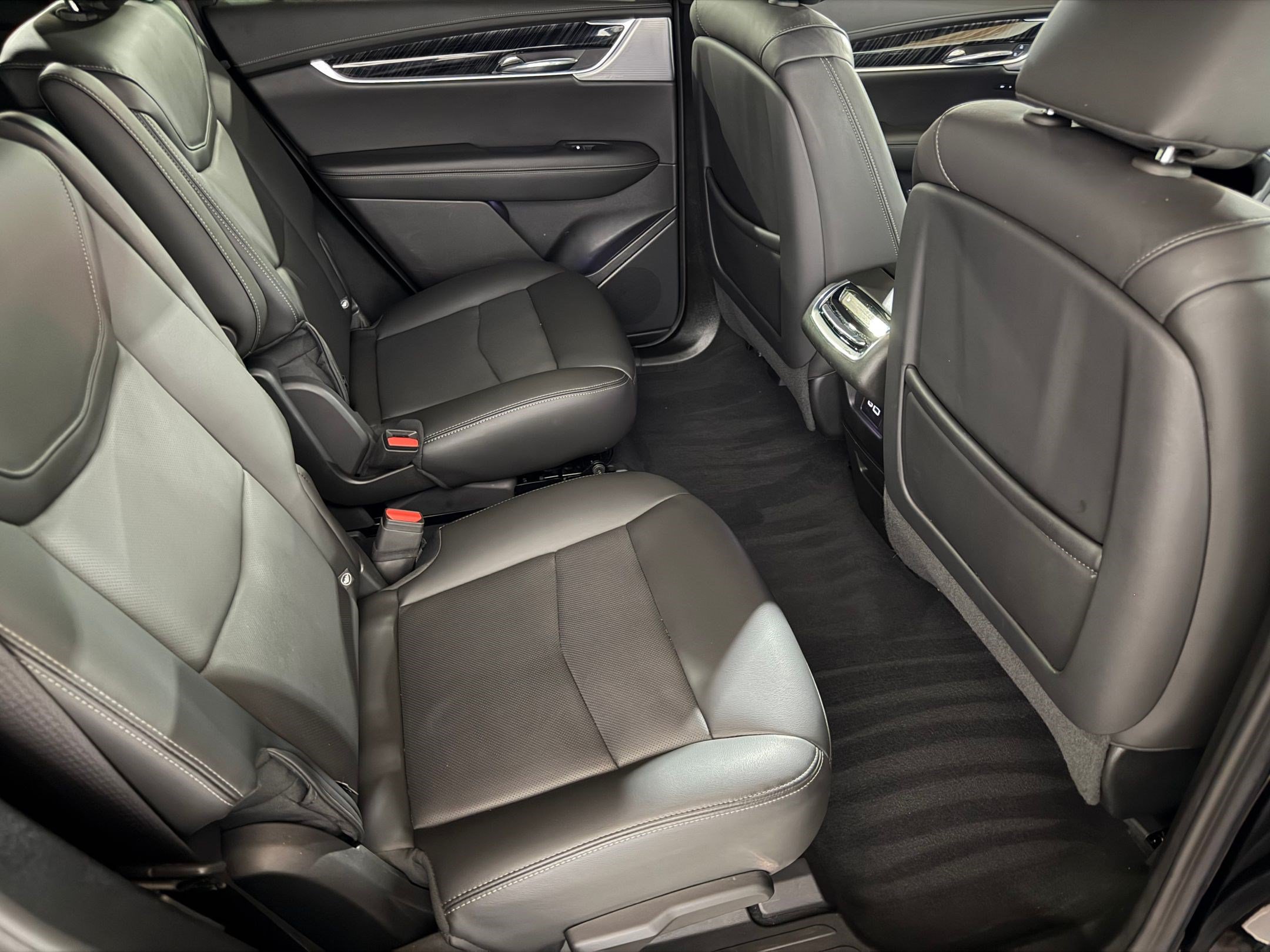 Used 2024 Cadillac XT6 Premium Luxury FWD image 45