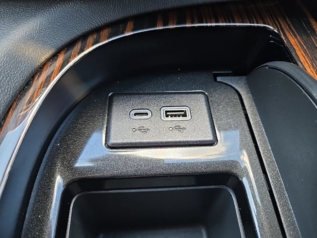Used 2023 Cadillac Escalade ESV Premium Luxury AWD/4WD image 34