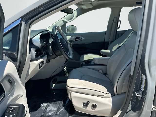 Used 2020 Chrysler Pacifica Limited w/ Advanced Safetytec Group FWD image 16
