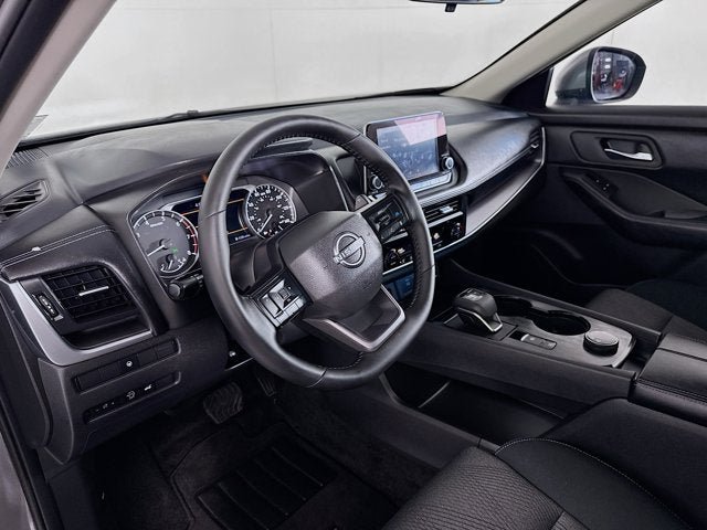Certified 2026 Nissan Rogue SV AWD/4WD image 9