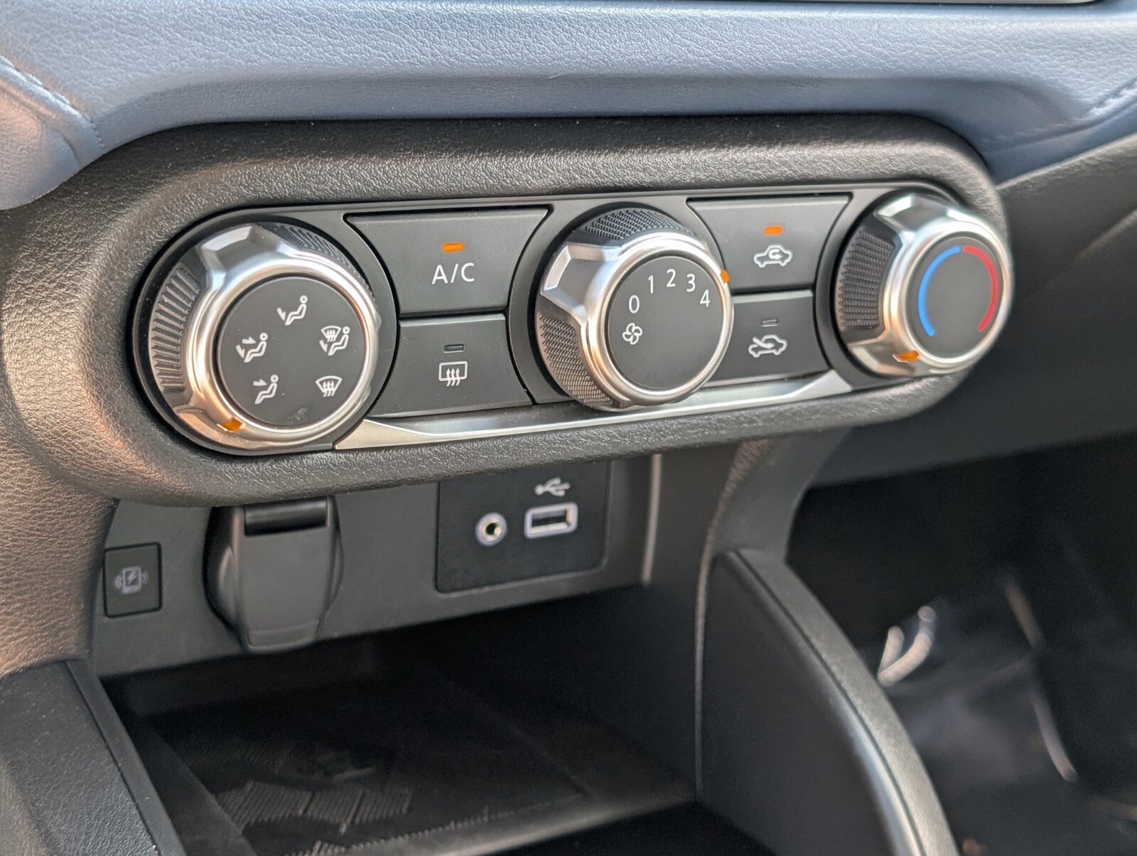 Certified 2025 Nissan Versa SV FWD image 25