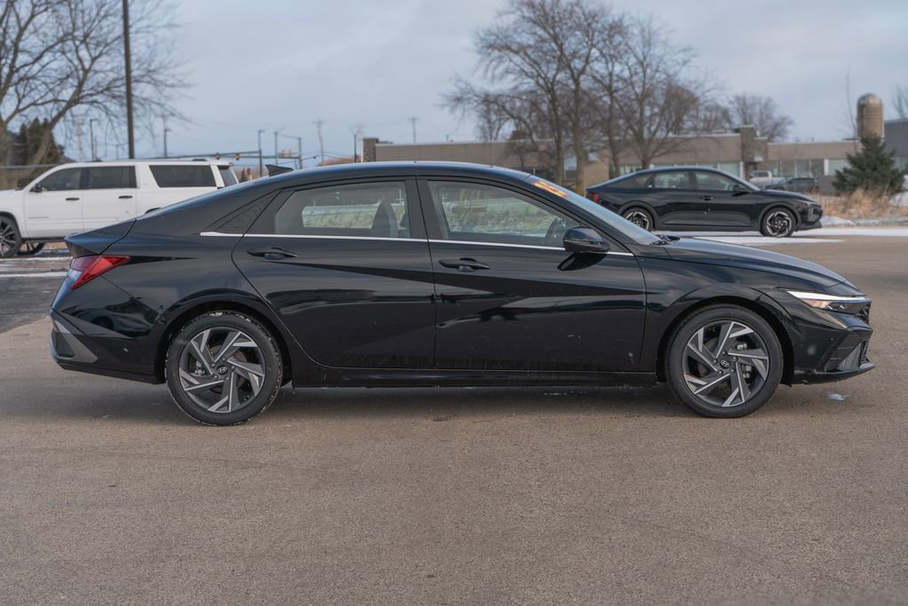 Certified 2025 Hyundai Elantra Limited image 14