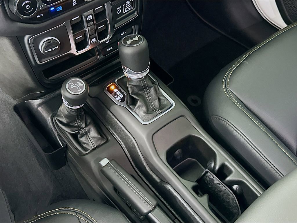 Used 2024 Jeep Wrangler Unlimited Sahara w/ Technology Group image 17