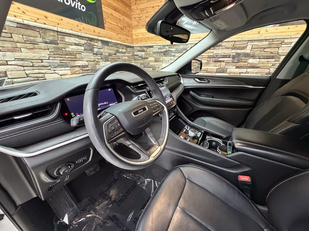 Used 2023 Jeep Grand Cherokee Limited AWD/4WD image 10