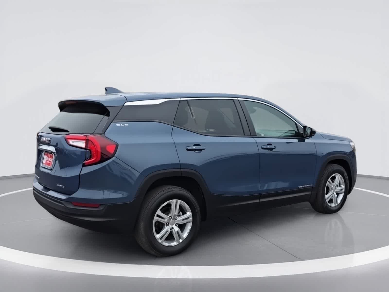 Used 2024 GMC Terrain SLE AWD/4WD image 8