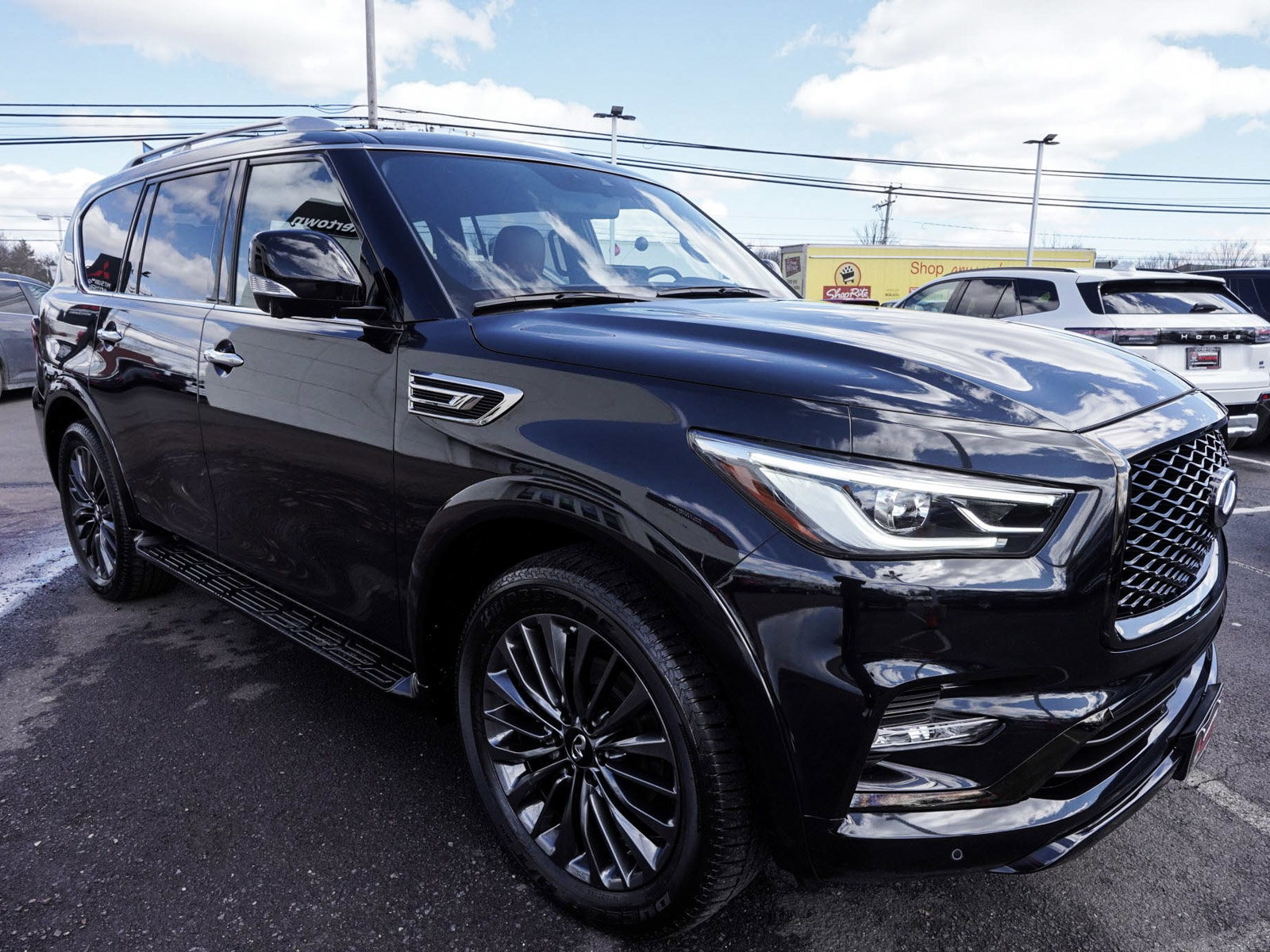 Used 2024 INFINITI QX80 Sensory AWD/4WD image 3