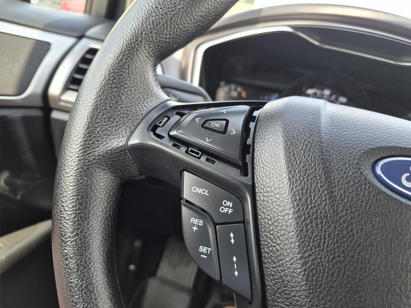 Used 2020 Ford Fusion SE FWD image 17