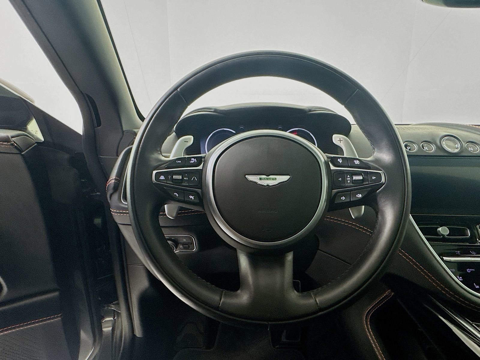Used 2022 Aston Martin DBX image 11