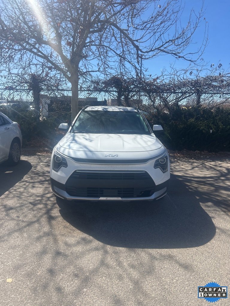 Used 2025 Kia Niro EX image 2