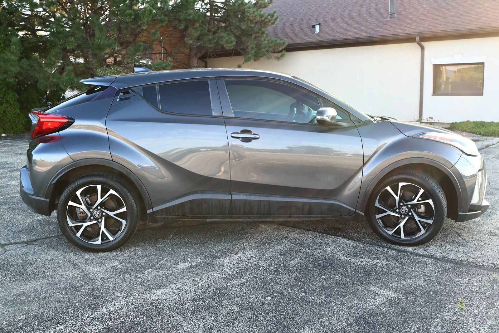 Used 2021 Toyota C-HR XLE FWD image 11