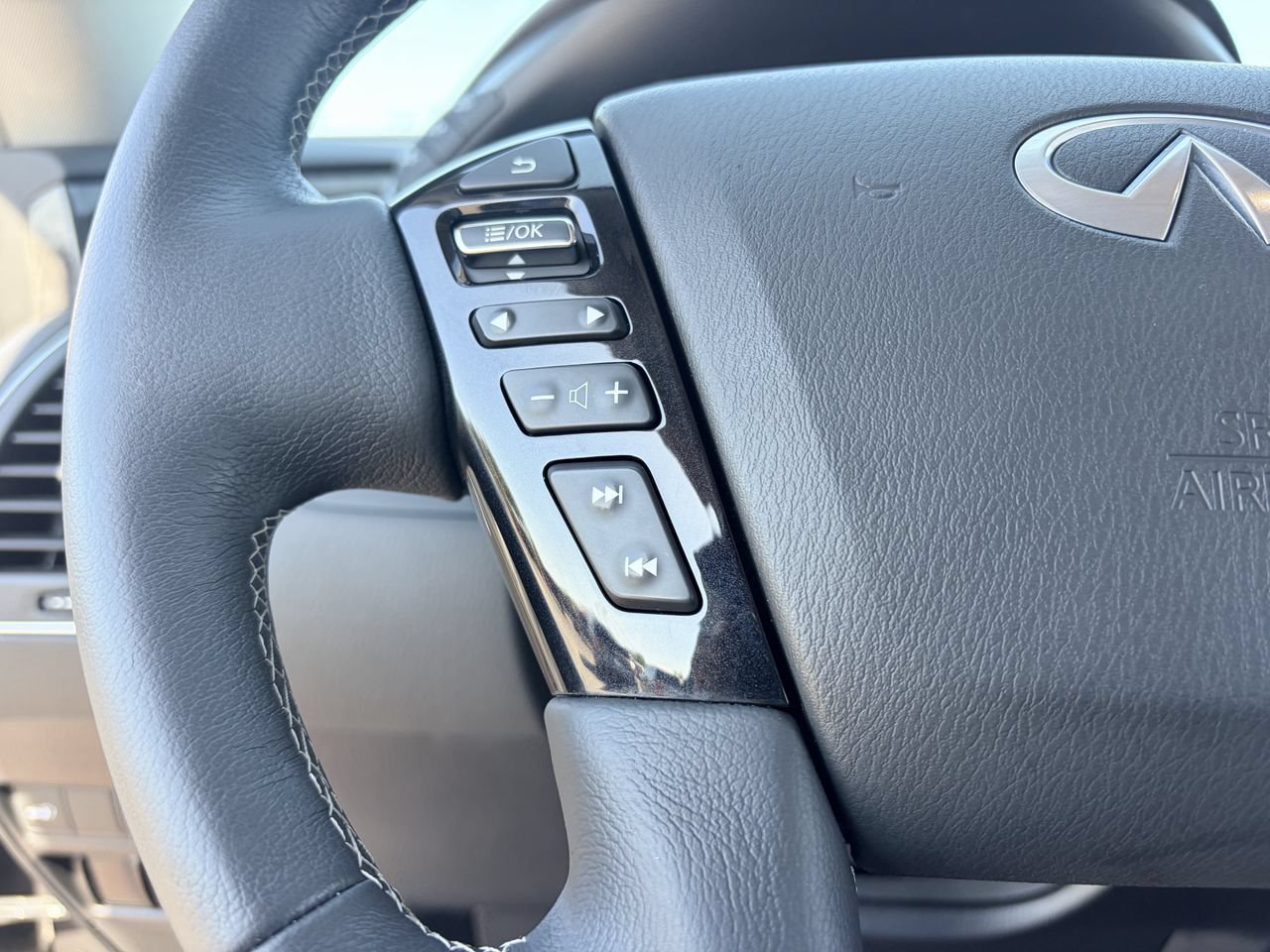 Used 2022 INFINITI QX80 Luxe w/ Cargo Package RWD image 21