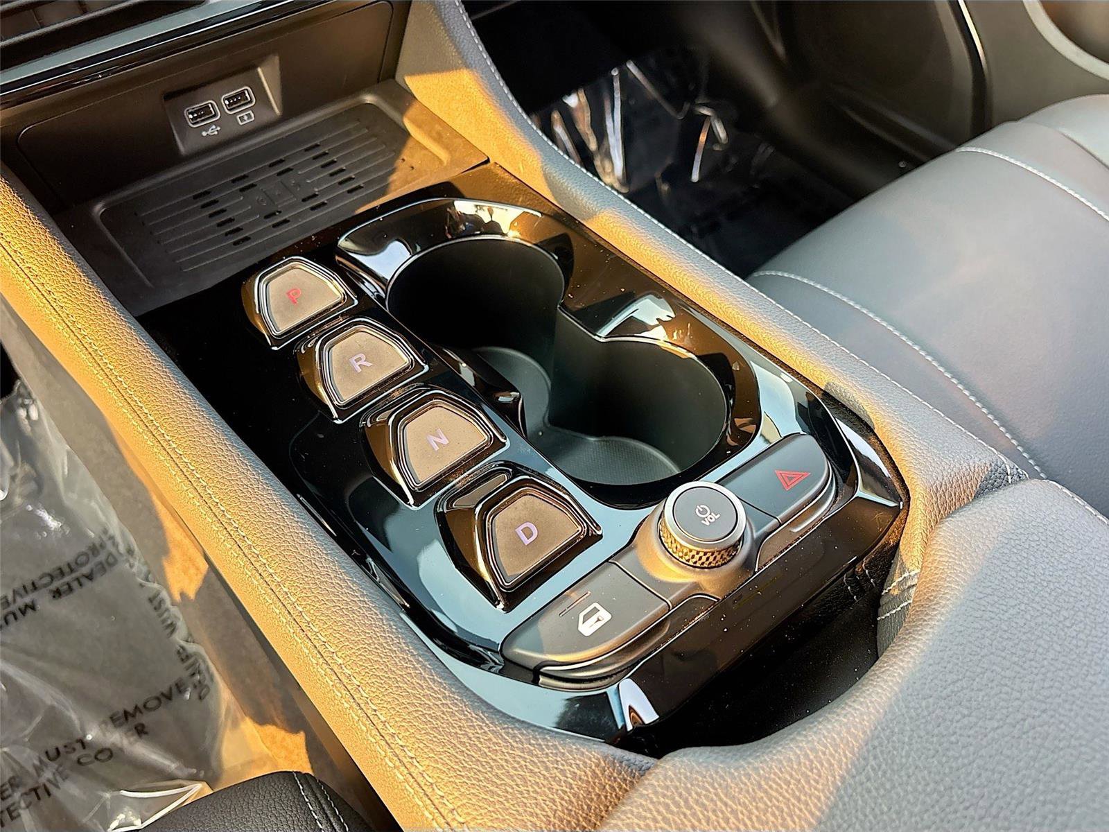 New 2025 VinFast VF 8 Eco image 17